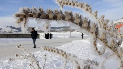 Erzurum’dan Ağrı’ya soğuk alarmı: Araçlar dondu, hayat yavaşladı