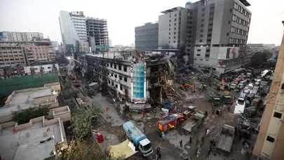 Karaçi alışveriş merkezi yangınında 71 ölü