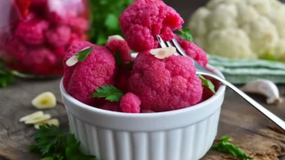 Pancarlı karnabahar turşusu