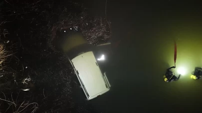 El freni çekilemeyen araç Porsuk Çayı'na düşmüştü! 4 saat sonra çıkarıldı