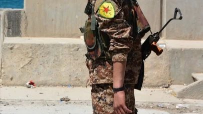 Sokaklarda terör estirdiler! Demir çubuk ve patlayıcılarla polisi hedef aldılar