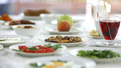 Kaza orucu borcu olan kişi kandilde oruç tutabilir mi?