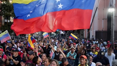 Maduro’nun serbest bırakılması için sokaklara döküldüler