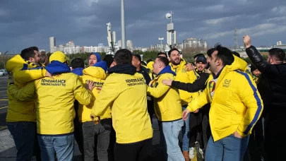 Fenerbahçe taraftarı tribünleri doldurmaya başladı