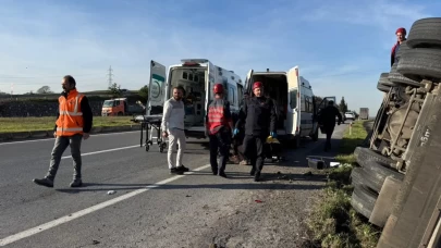 Sakarya’da korkutan kaza! Tanker yan yattı, sürücü yaralandı