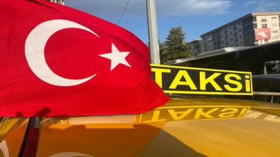 İzmir’den bayrağa uzanan ellere sert tepki! Taksiciler şehir turu attı