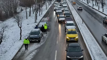 9 araç birbirine girdi, trafik felç oldu