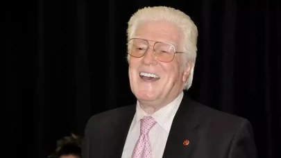 Yeşilçam Efsanesi İzzet Günay sevenlerini korkuttu! Bir anda yere yığıldı