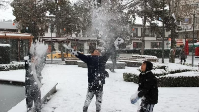 Kar fırtınası eğitimi vurdu! O ilimizde okullar tatil