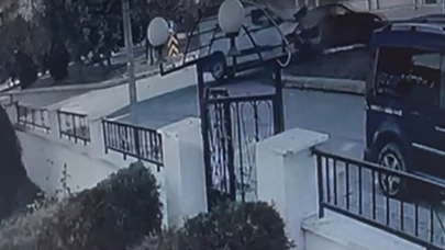 Eskişehir’de kavşakta korku dolu anlar! Otomobil kaldırıma savruldu