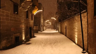 Kayseri'de kar yağışı muhteşem görüntüler ortaya çıkardı: Ulaşımda aksamalar beraberinde geldi
