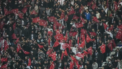 Beşiktaş taraftarından yönetime protesto