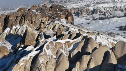 Kapadokya’da kış harikası! Balon turlarıyla görülmesi gereken büyüleyici manzaralar