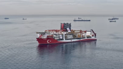 Dev enerji hamlesi Boğaz’da: Türk sondaj gemisi Yıldırım İstanbul’dan Karadeniz’e geçti