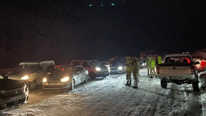 Bitlis-Baykan karayolu tır kazası nedeniyle kapandı, 3 saat sonra kontrollü açıldı