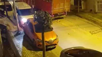 İstanbul'da korkunç anlar: Aşırı yüklü kamyon yokuşu çıktı, geri kaydı!