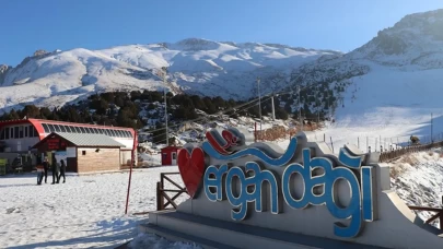 Ergan Dağı’nda kar boyu 3 metreyi aştı: Teleski hattı kara gömüldü