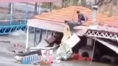 Sele kapılınca imdanına çalışanlar yetişti