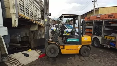 Oğlunu kurtardı, kendisi hayatını kaybetti