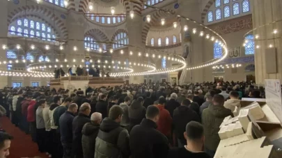 Selimiye Camii’nde 4 yıl sonra ilk cuma namazı