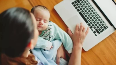 Anneler için yeni dönem: Ücretli doğum izni uzatılıyor