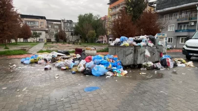 CHP’li belediyeye çöp isyanı: Buca’da sokaklar çöp dağlarına döndü