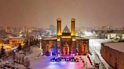 Erzurum’da kültürel miras ve kar kartpostallık görüntüler oluşturdu!