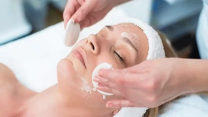 Yağlı ciltler için evde hazırlanabilen doğal peeling tarifleri