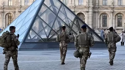 Macron, Louvre Müzesi'nin başına yeni bir isim atadı
