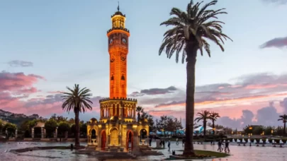 İzmir Gezginlerine Müjde! Efsane Lezzetler ve Tarihi Mekanlar Burada!