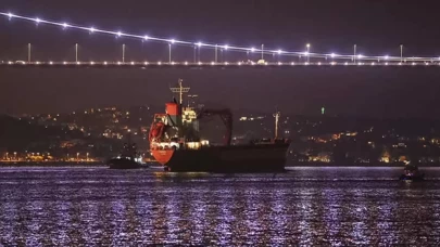 İstanbul Boğazı'nda gemi trafiği askıya alındı
