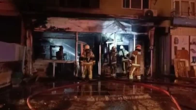 Av malzemeleri dükkanı küle döndü, 2 kişi dumandan etkilendi!