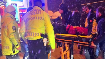 Sipariş götüren kurye yola savruldu