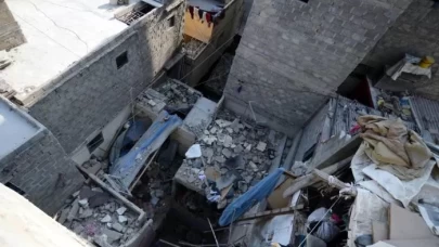 Pakistan'da bir bina havaya uçtu