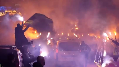 Fenerbahçe kafilesi Antalya’da meşalelerle karşılandı