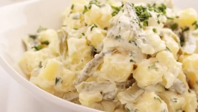 Körili ve mayonezli gurme Patates Salatası tarifi
