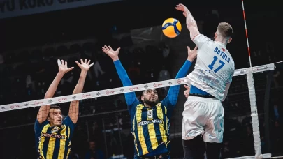 Fenerbahçe, Halkbank karşısında set alamadan yıkıldı