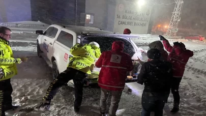 Yoğun kar ulaşımı durdurdu! Tokat-Sivas yolunda destek ekipleri sahada