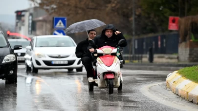 Sağanak ve fırtına birçok ilde hayatı olumsuz etkiledi