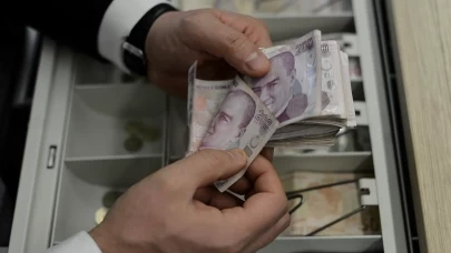 PTT'den emeklilere geri ödemesiz 14 bin lira nakit desteği!