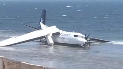 Somali'de yolcu uçağı Hint Okyanusuna acil iniş yaptı