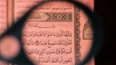 Tilavet secdesi sadece Arapça okuyunca mı gerekir? İşte o 'ihtiyat' detayı!