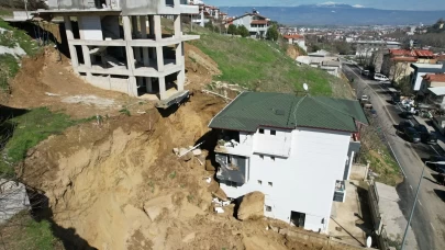 Denizli'de inşaat kazısında kaya kopması: İki bina tehlikeye girdi!