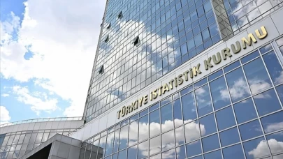 Konaklama ve yiyecek hizmetleri zirvede