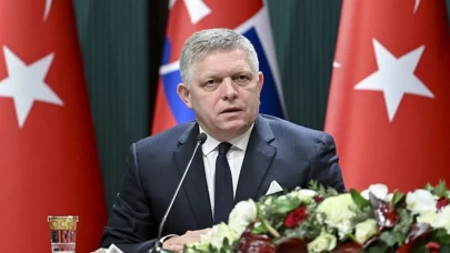 Ukrayna’ya kötü haber! Zelenskiy ile görüşme ertelendi, Fico şalteri indirdi