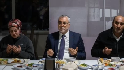 Bakan Vedat Işıkhan ilk iftarını fabrika işçileriyle açtı