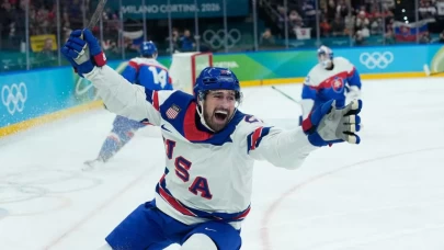 Erkekler buz hokeyinde şampiyon ABD