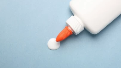 Elinize veya masaya bulaşan japon yapıştırıcısı nasıl çıkar? Adım adım güvenli temizlik rehberi