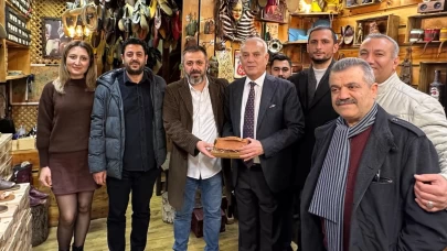 MHP Adana İl Başkanı Kanlı’dan Büyüksaat Çarşısı’na çıkartma