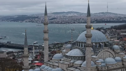 Ramazan-ı Şerif'in müjdecisi mahyalar İstanbul semalarını süslemeye başladı